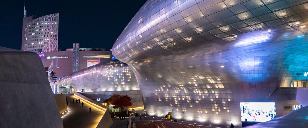Must-visit restaurants in Dongdaemun for foreign tourists infographic