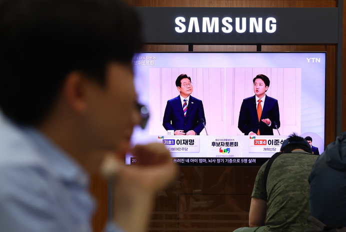 lee junseok language violence tv debate infographic