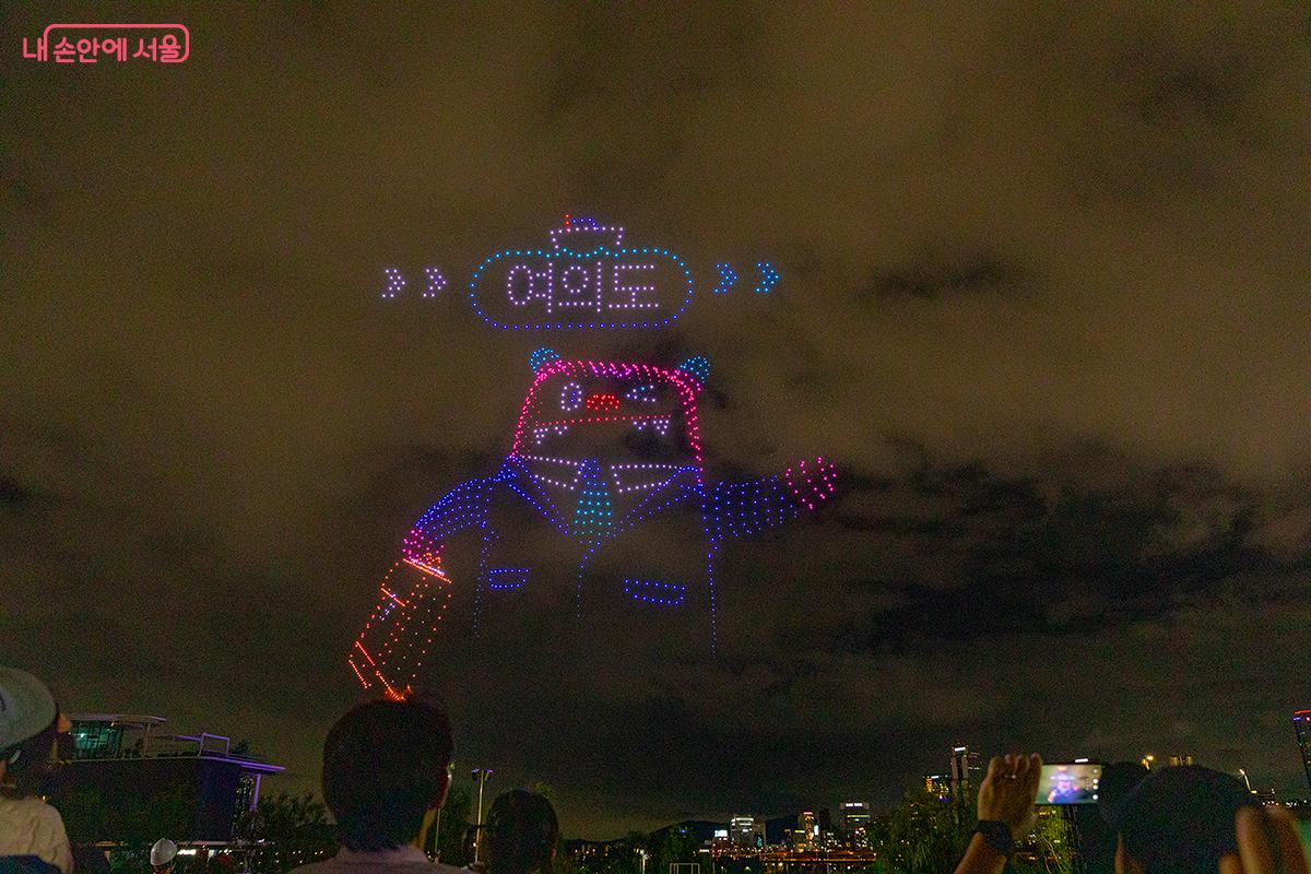 Han River laser art festival Seoul 2025 showing spectacular light displays and projections over water at Ttukseom Park during autumn night